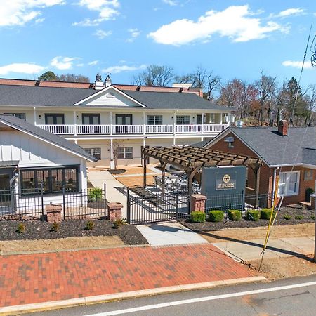27 On Park Boutique Hotel & Venue Dahlonega Exterior photo
