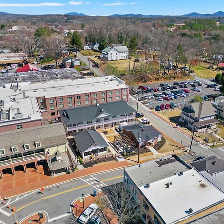 27 On Park Boutique Hotel & Venue Dahlonega Exterior photo