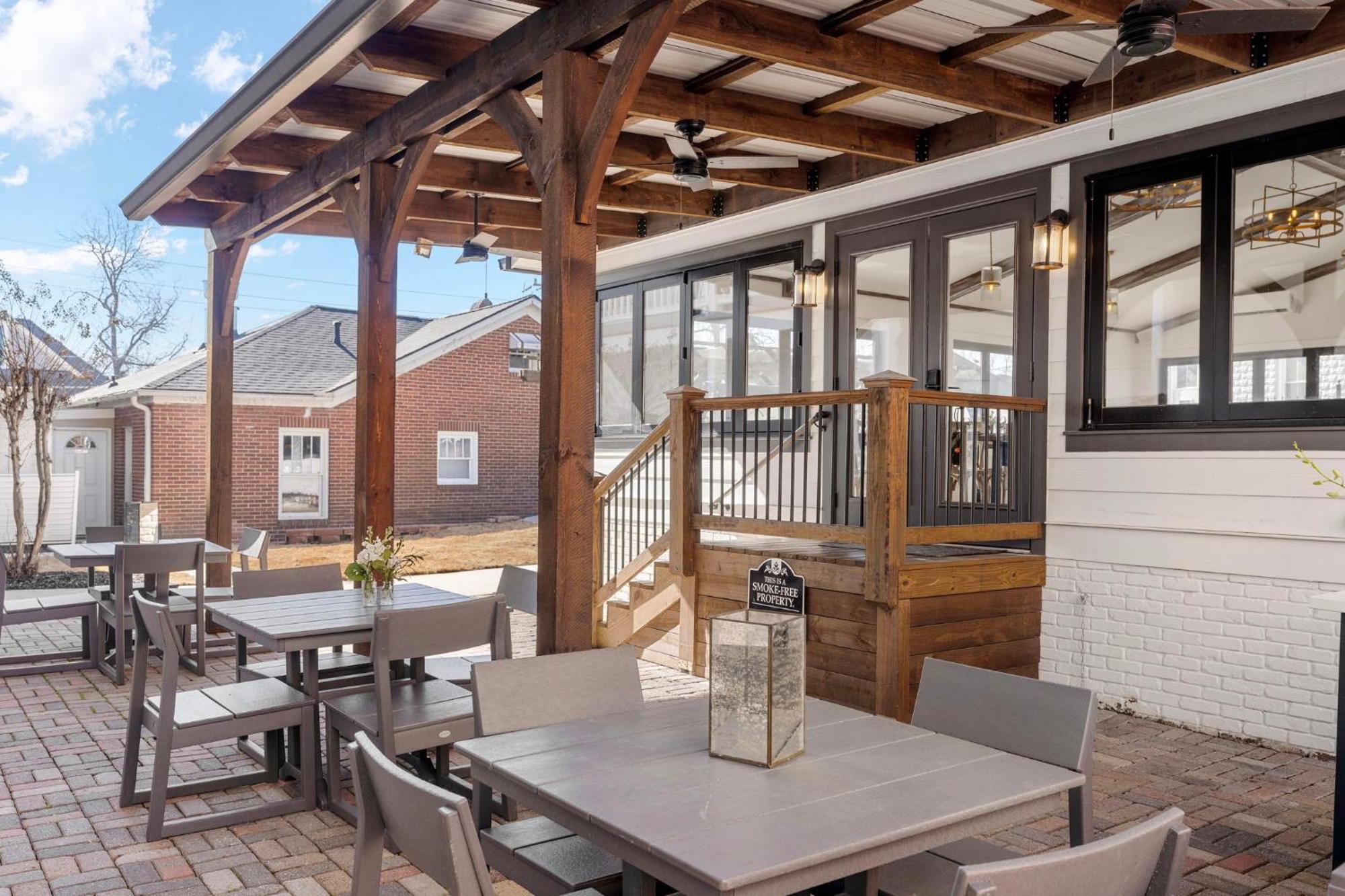 27 On Park Boutique Hotel & Venue Dahlonega Exterior photo