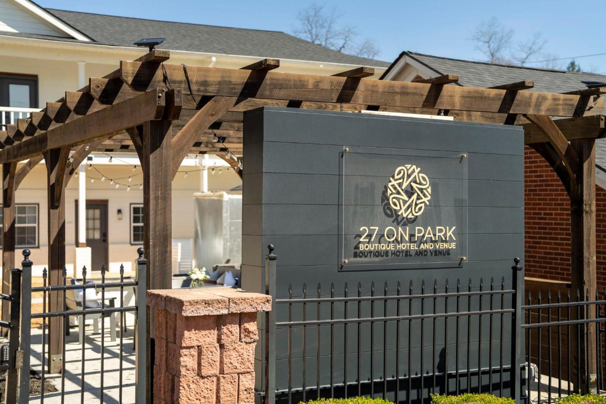 27 On Park Boutique Hotel & Venue Dahlonega Exterior photo