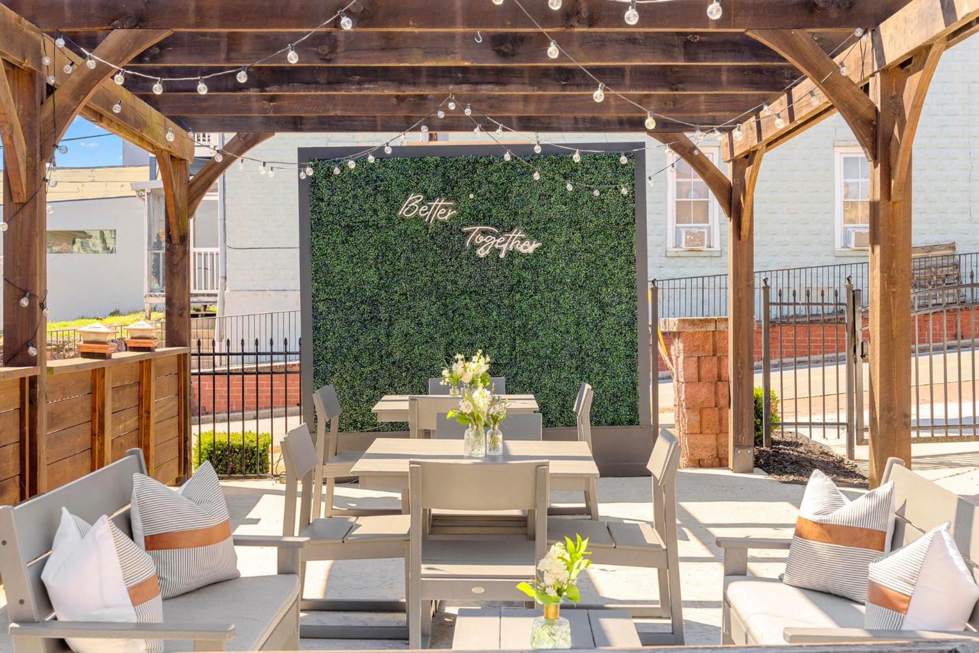 27 On Park Boutique Hotel & Venue Dahlonega Exterior photo