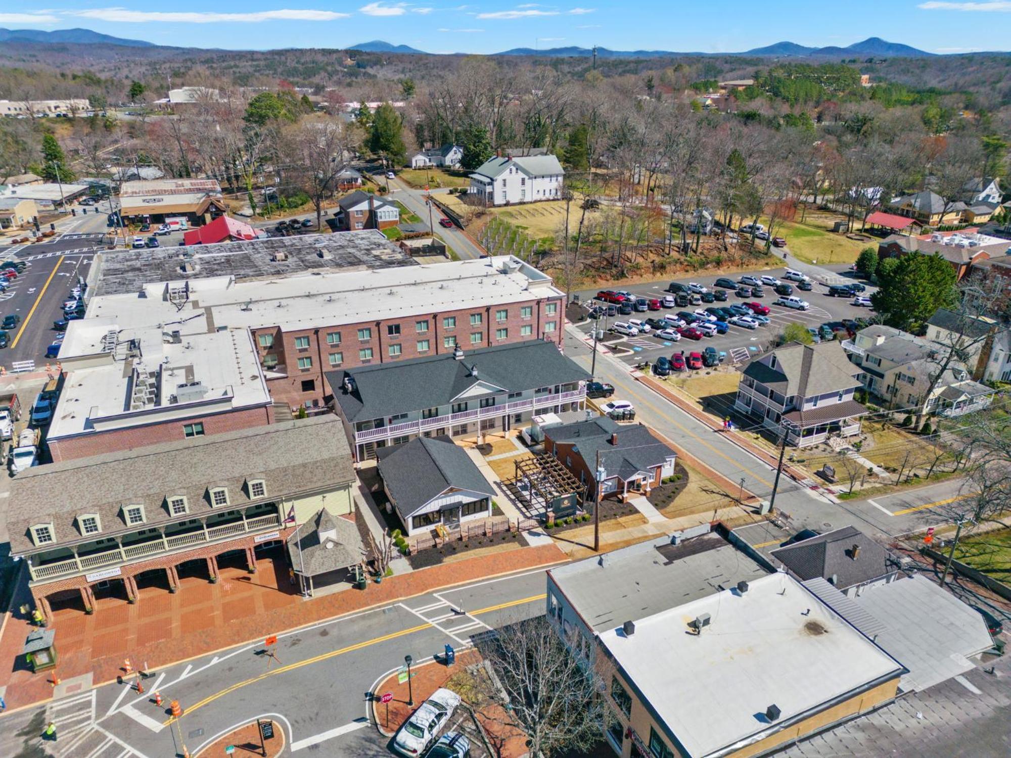 27 On Park Boutique Hotel & Venue Dahlonega Exterior photo